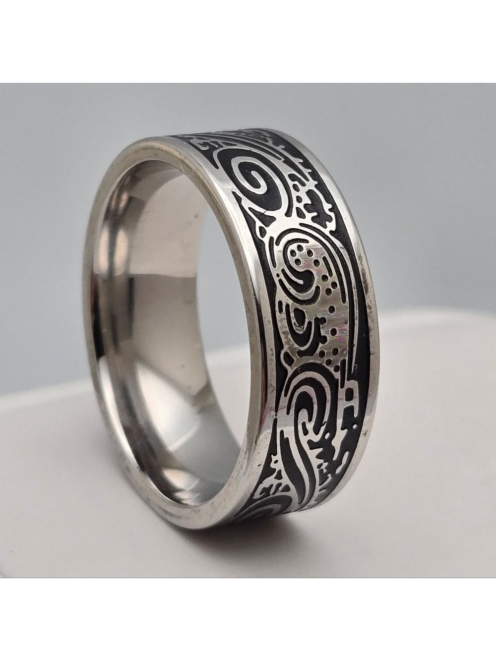 ✨2/$10✨Silver Stainless Steel Band Men Paisley Size 10